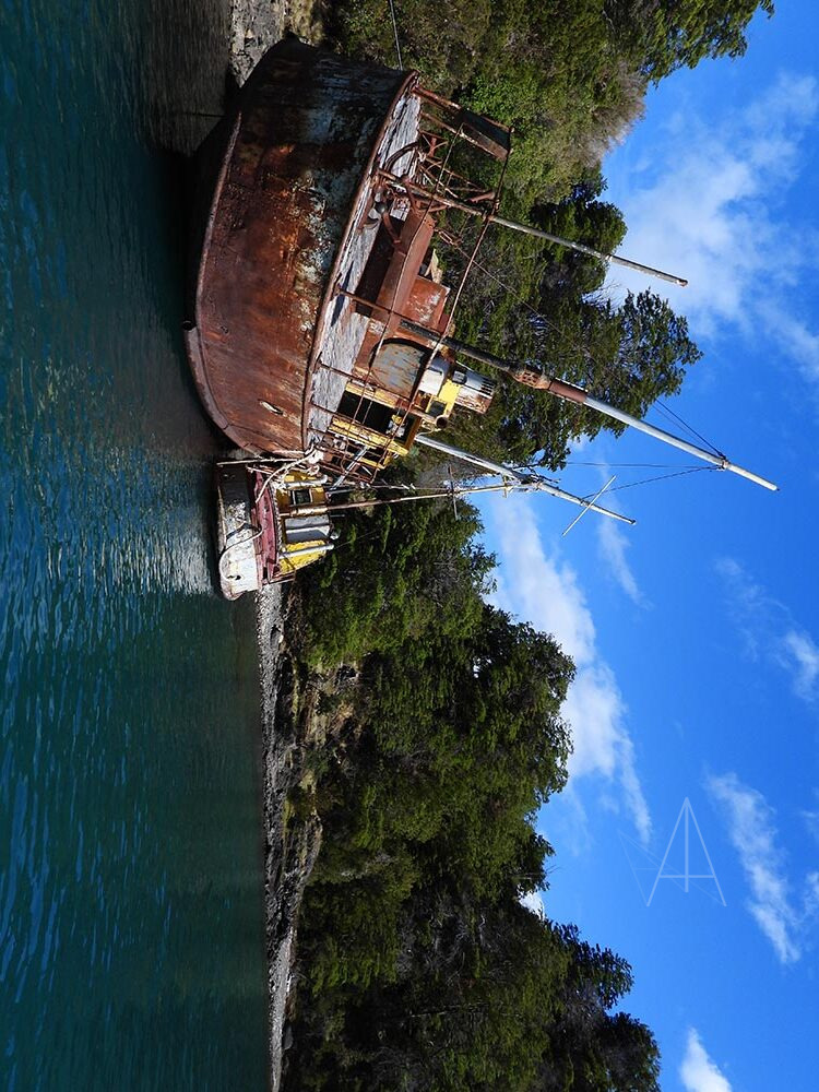 barcos oxidados junto a costa 26 46x35 28cm exif72ppp DSCN1951