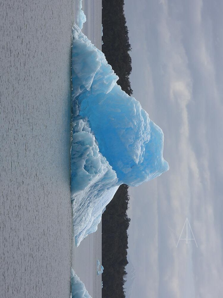 iceberg azul en agua primer plano 26 46x35 28cm exif72ppp DSCN1819